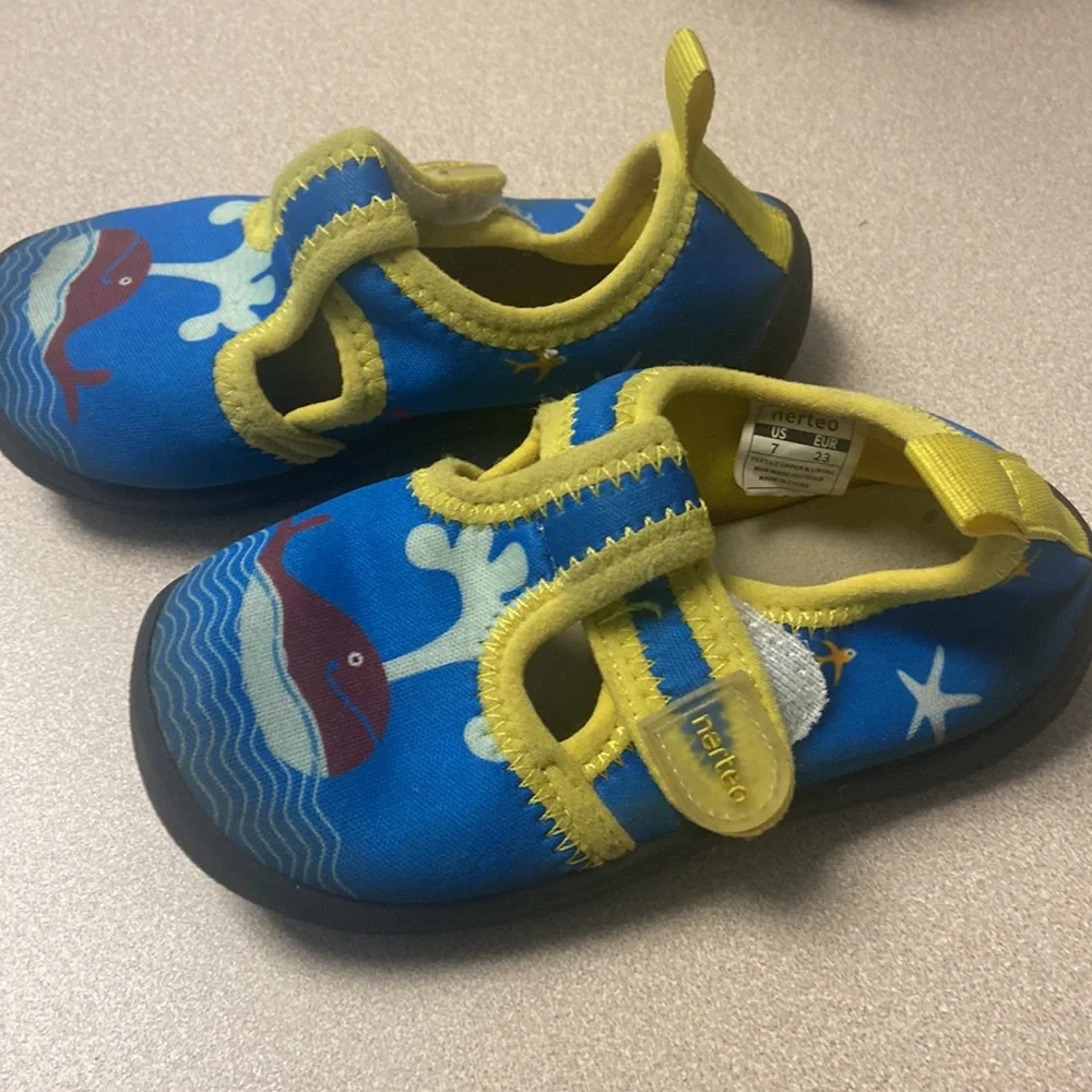 Nerteo little boy water shoes